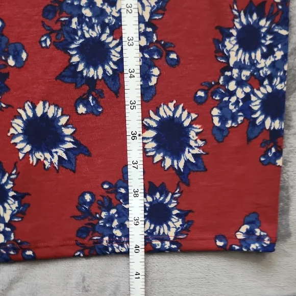 $4 FIRM 🌟FINAL MARK DOWN🌟 LuLaRoe Red and Blue Floral Mini Dress - Picture 7 of 10